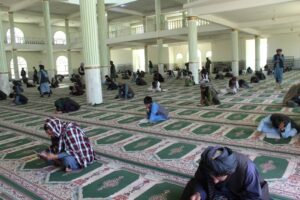 ۵۰۰ تن در یک مسابقهی کتابخوانی در غور شرکت کردند