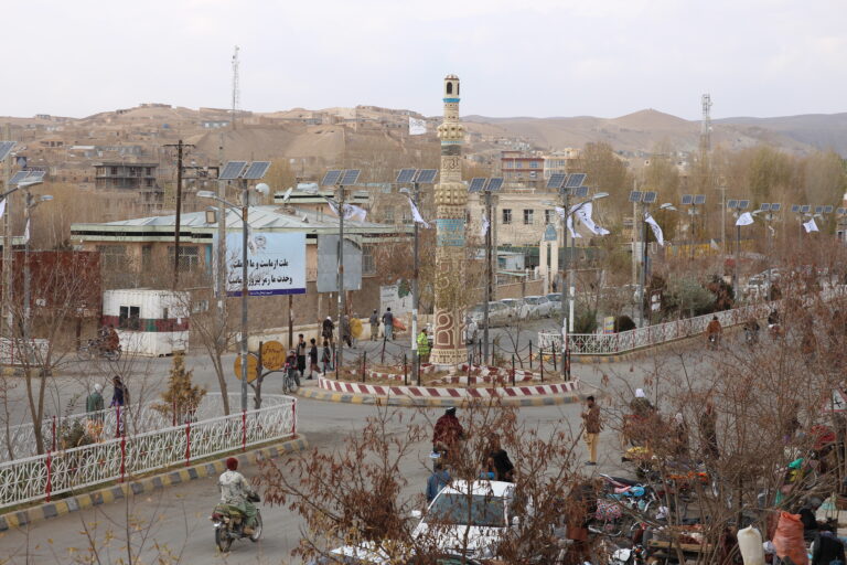 بنیاد خیریه هدف در غور به ۱۵۳ یتیم کمک نقدی توزیع کرد