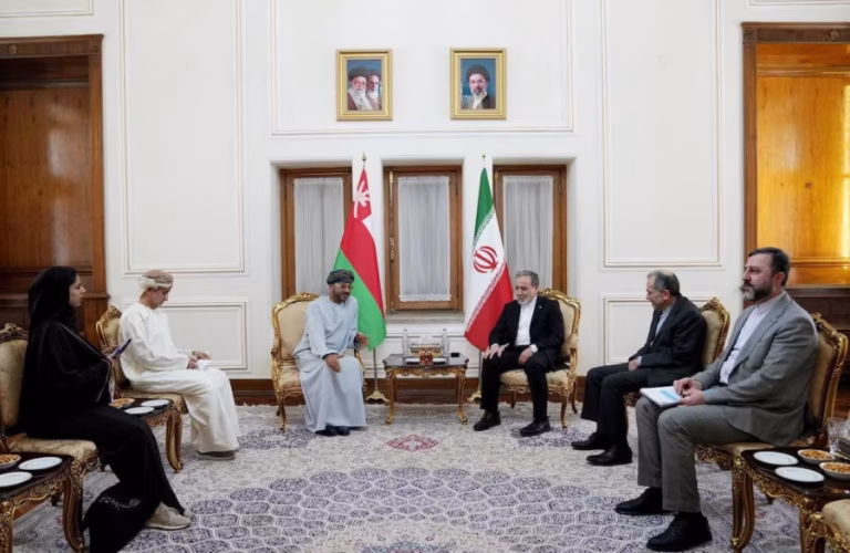 ایران و عمان در بارهی تنگهی هرمز گفتوگو کردند