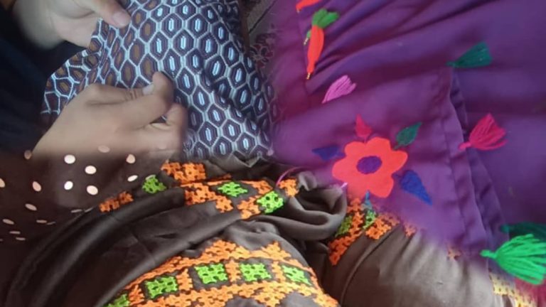 پشتکار برای استقلال مالی؛ نگاهی به زندگی کاری فاطمه در غور