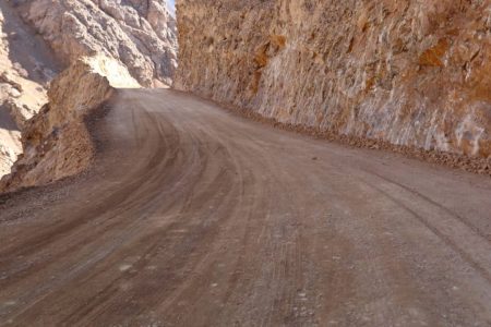 ۲٠ کیلومتر جاده در ولسوالی الفاروق غور بازسازی شد